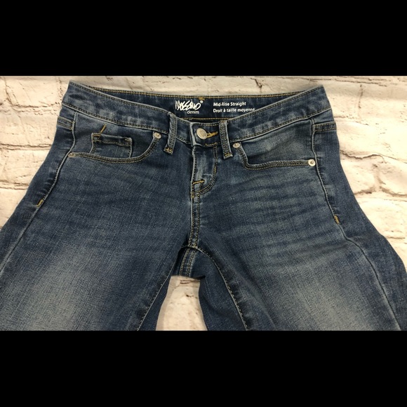 ✨Mossimo - Mid Rise Straight Leg Jeans - Gently Used - Measurements in Pics✨ - Picture 2 of 14